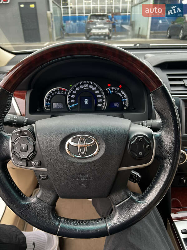Седан Toyota Camry 2012 в Києві