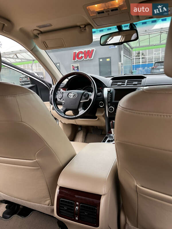 Седан Toyota Camry 2012 в Києві