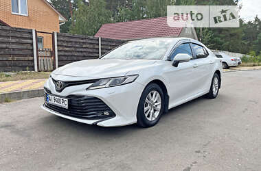 Седан Toyota Camry 2018 в Києві