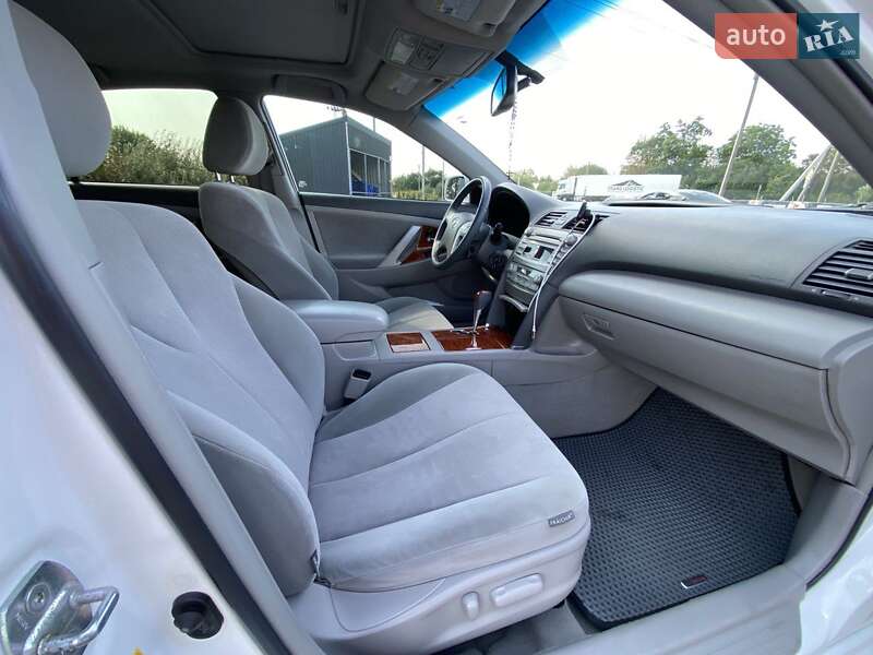 Седан Toyota Camry 2010 в Львове фото 16 Седан Toyota Camry 2010 в Львове