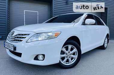 Седан Toyota Camry 2010 в Харкові