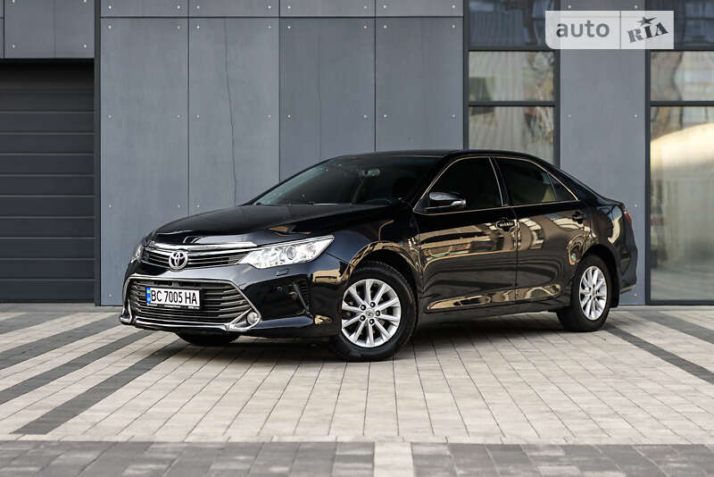 Седан Toyota Camry 2017 в Львове