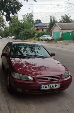 Седан Toyota Camry 1998 в Києві