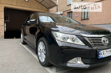 Седан Toyota Camry 2014 в Києві