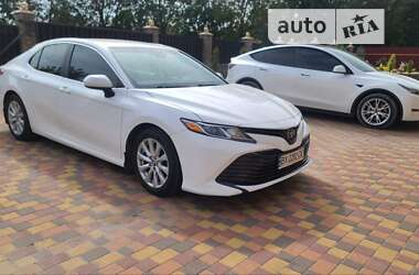 Седан Toyota Camry 2018 в Хмельницком