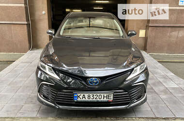 Седан Toyota Camry 2022 в Киеве