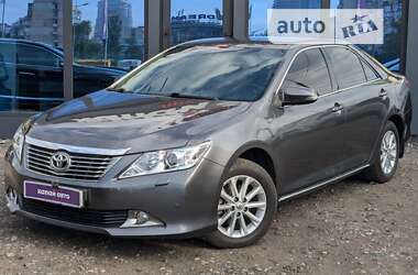 Седан Toyota Camry 2014 в Києві