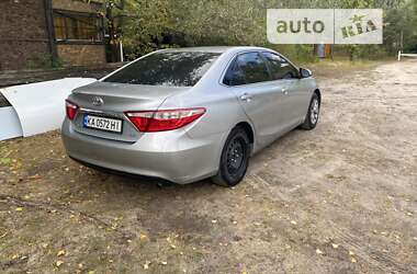 Седан Toyota Camry 2016 в Киеве