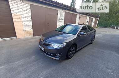 Седан Toyota Camry 2014 в Харкові