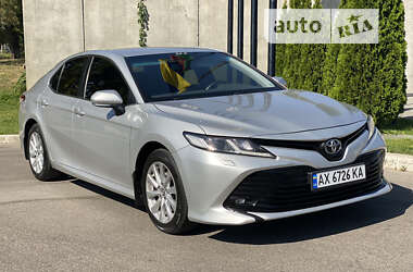 Седан Toyota Camry 2019 в Харкові