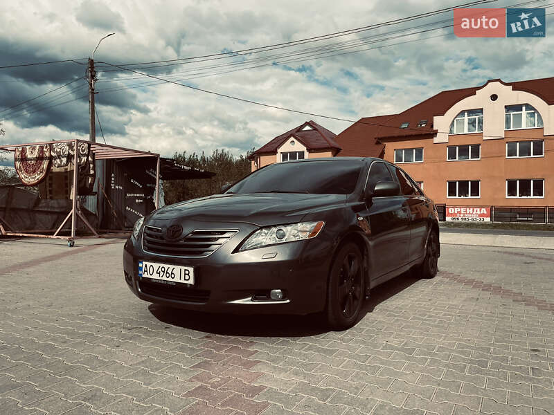 Седан Toyota Camry 2008 в Солотвине