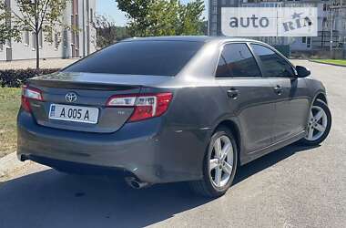 Седан Toyota Camry 2013 в Дніпрі