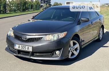 Седан Toyota Camry 2013 в Дніпрі