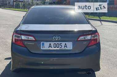 Седан Toyota Camry 2013 в Дніпрі