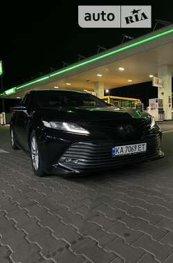 Седан Toyota Camry 2020 в Києві