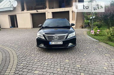 Седан Toyota Camry 2013 в Ивано-Франковске