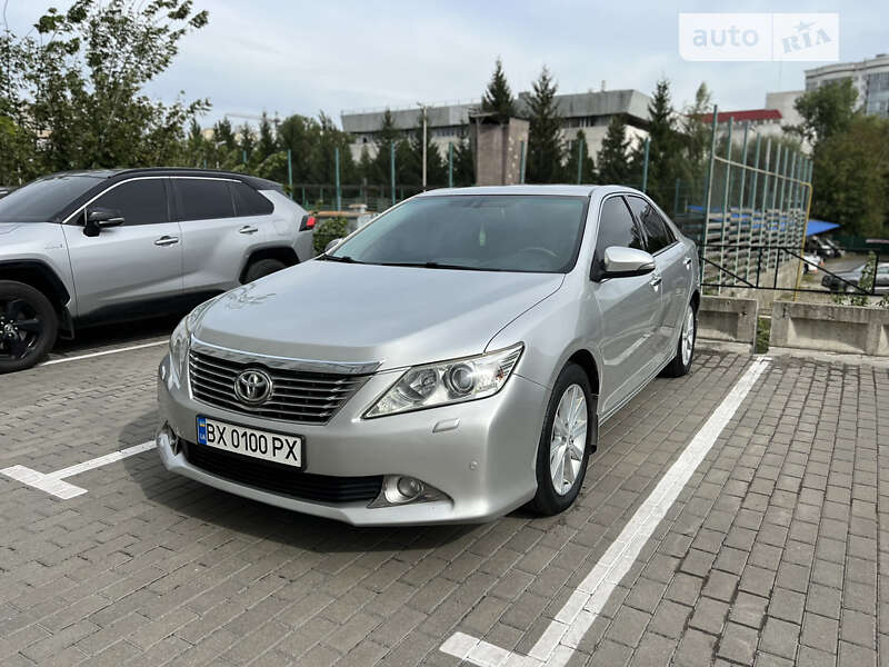 Седан Toyota Camry 2011 в Хмельницком