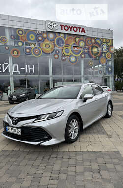 Седан Toyota Camry 2018 в Киеве