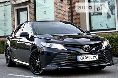 Седан Toyota Camry 2017 в Киеве