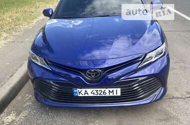 Седан Toyota Camry 2017 в Киеве