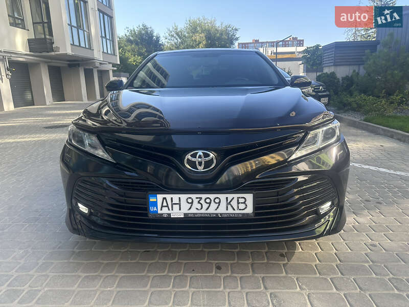 Седан Toyota Camry 2018 в Днепре