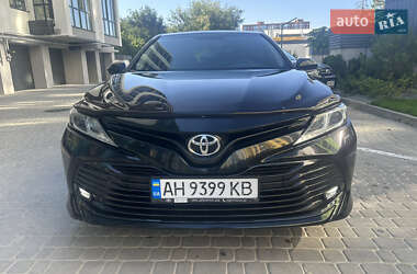 Седан Toyota Camry 2018 в Днепре