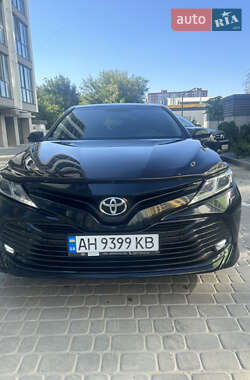 Седан Toyota Camry 2018 в Днепре