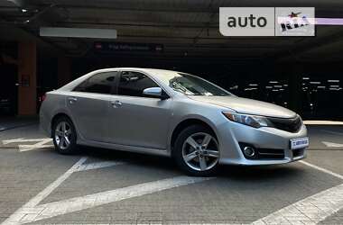 Седан Toyota Camry 2013 в Киеве