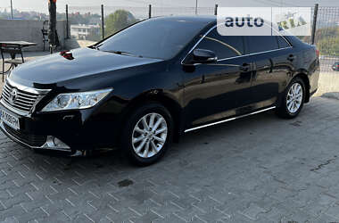 Седан Toyota Camry 2013 в Киеве