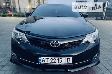 Седан Toyota Camry 2013 в Ивано-Франковске