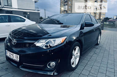 Седан Toyota Camry 2013 в Ивано-Франковске