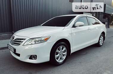 Седан Toyota Camry 2010 в Харькове