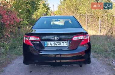 Седан Toyota Camry 2014 в Киеве
