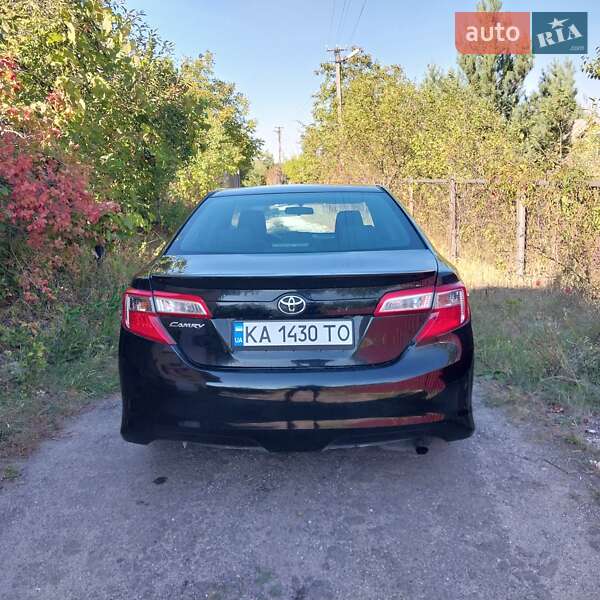 Седан Toyota Camry 2014 в Киеве