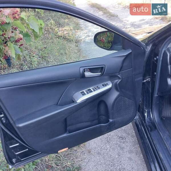 Седан Toyota Camry 2014 в Киеве