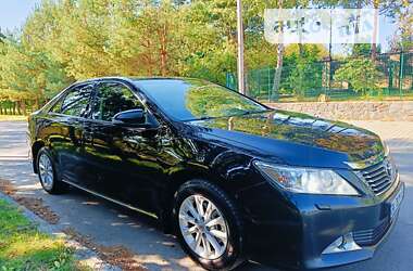 Седан Toyota Camry 2014 в Ровно