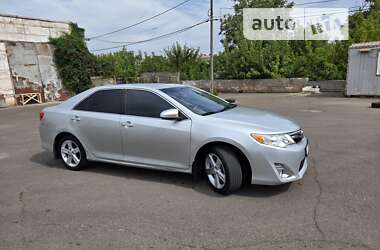 Седан Toyota Camry 2012 в Кривому Розі