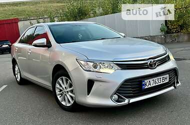 Седан Toyota Camry 2016 в Киеве