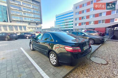 Седан Toyota Camry 2007 в Ужгороде