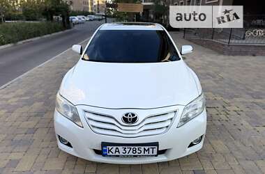 Седан Toyota Camry 2010 в Киеве