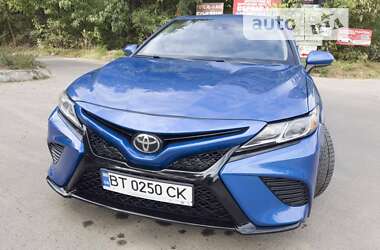 Седан Toyota Camry 2018 в Херсоне