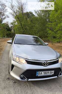 Седан Toyota Camry 2016 в Кропивницком