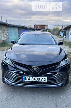 Седан Toyota Camry 2017 в Києві