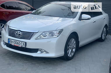 Седан Toyota Camry 2012 в Киеве