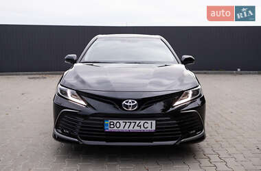 Седан Toyota Camry 2022 в Тернополе