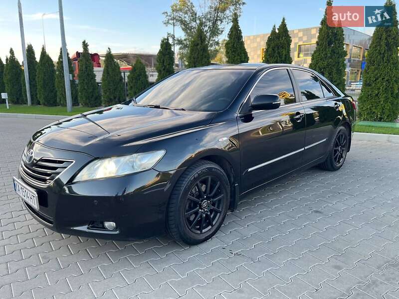 Седан Toyota Camry 2007 в Киеве