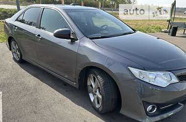 Седан Toyota Camry 2013 в Киеве