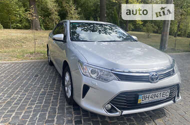 Седан Toyota Camry 2016 в Киеве