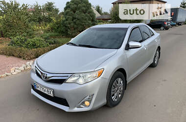 Седан Toyota Camry 2014 в Сумах