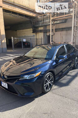 Седан Toyota Camry 2019 в Кривом Роге